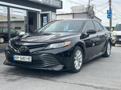 Toyota Camry — фото 1