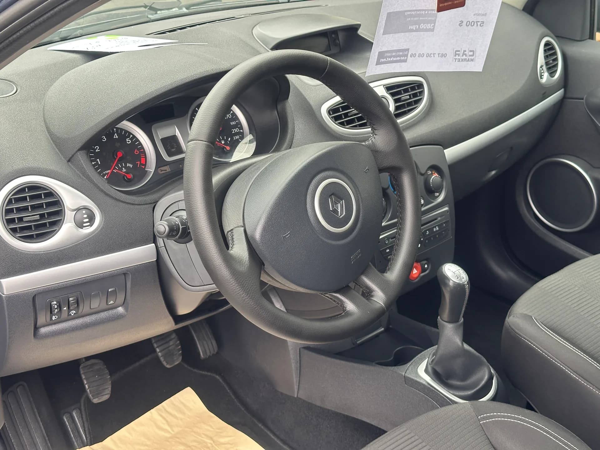 Renault Clio — фото 6