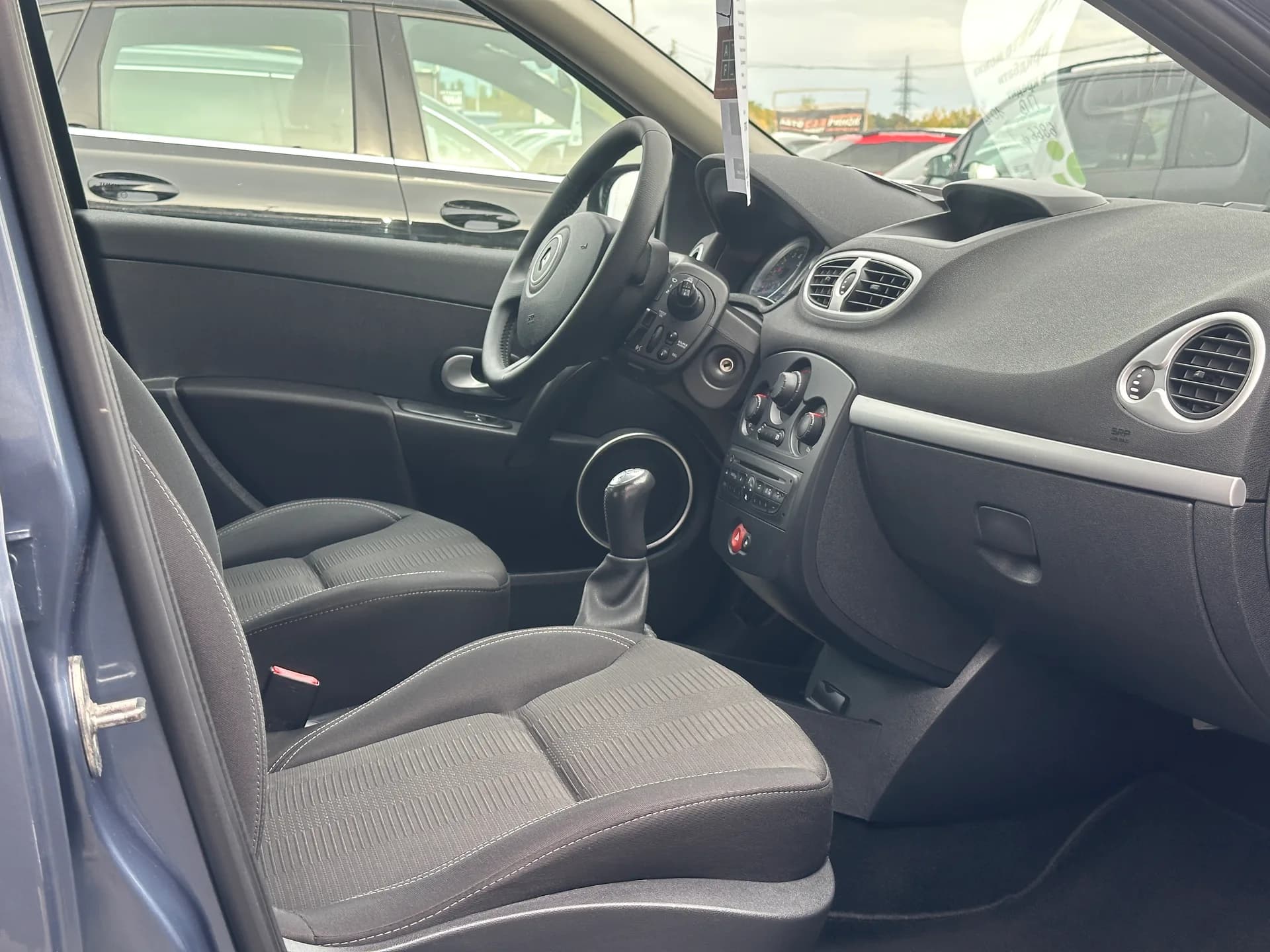 Renault Clio — фото 9