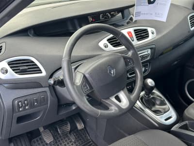Renault Scenic — фото 9