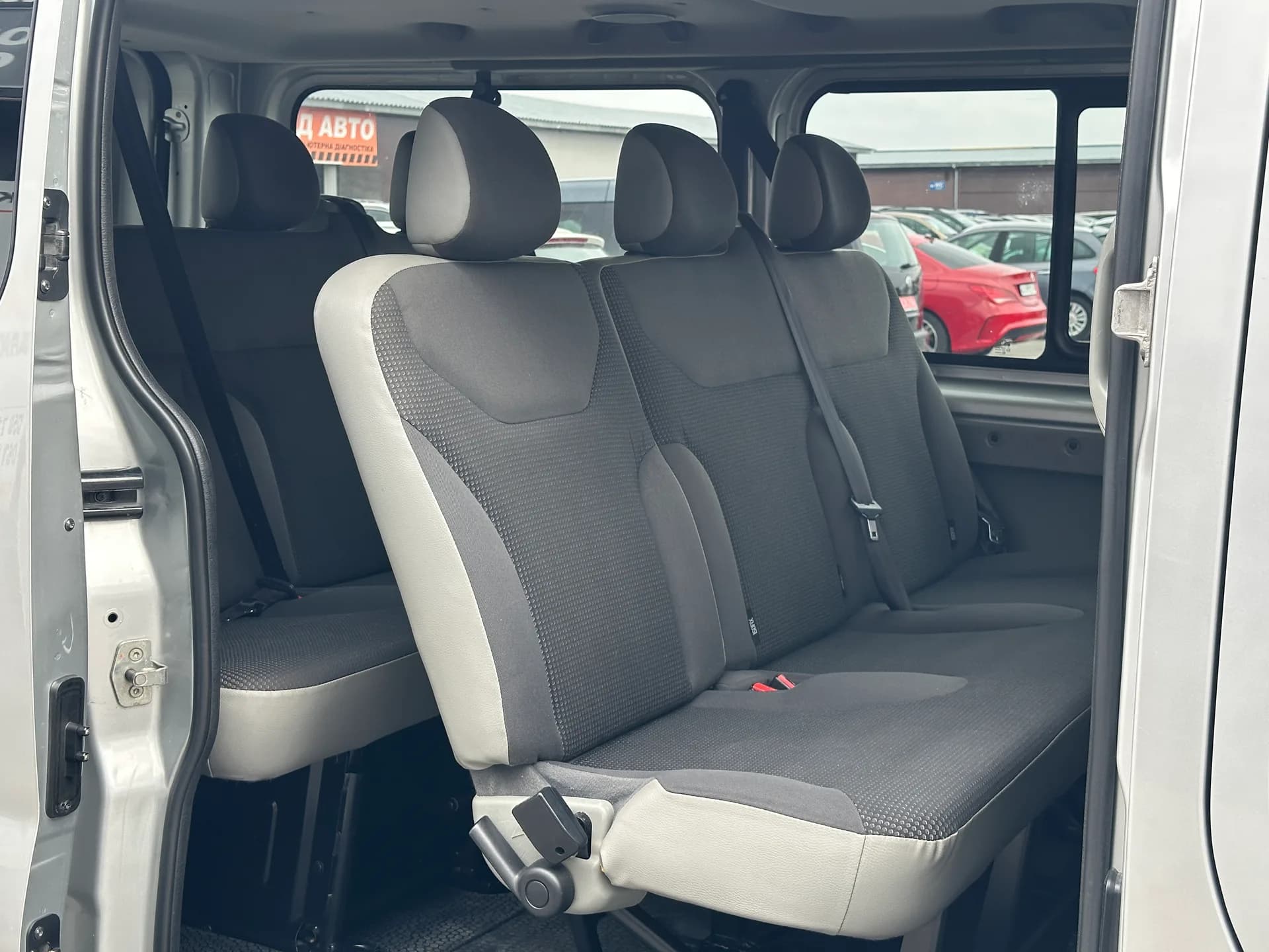 Opel Vivaro — фото 7
