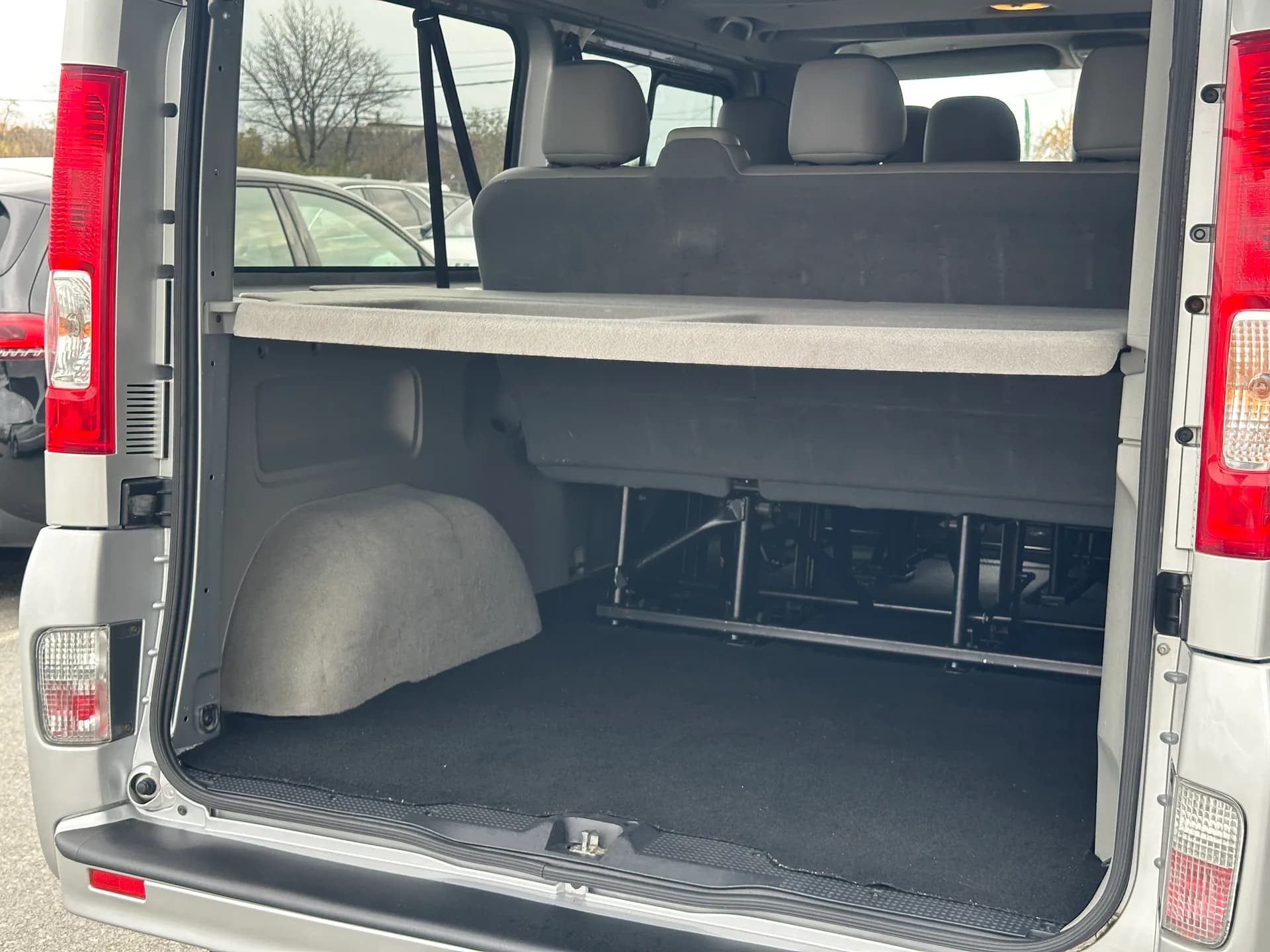 Opel Vivaro — фото 10