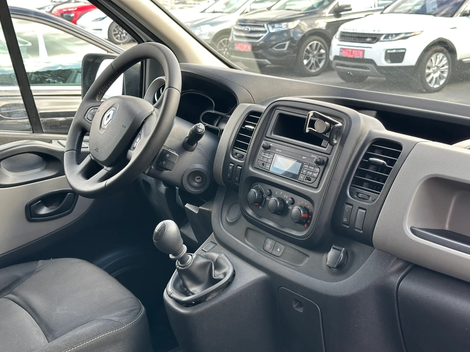 Renault Trafic — фото 8