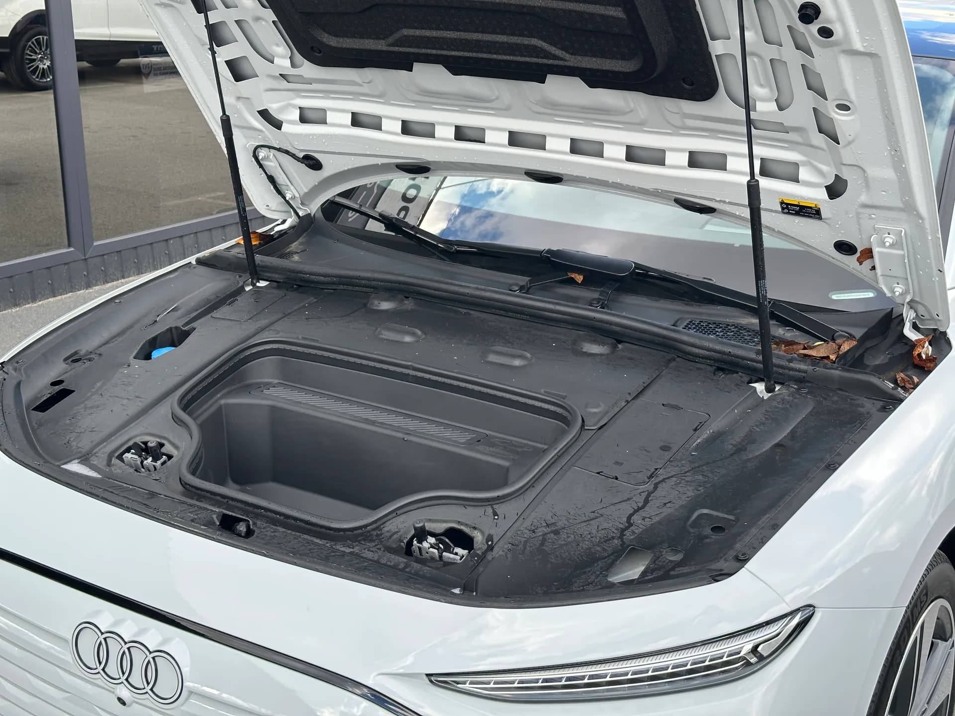 Audi A6 e-tron — фото 21
