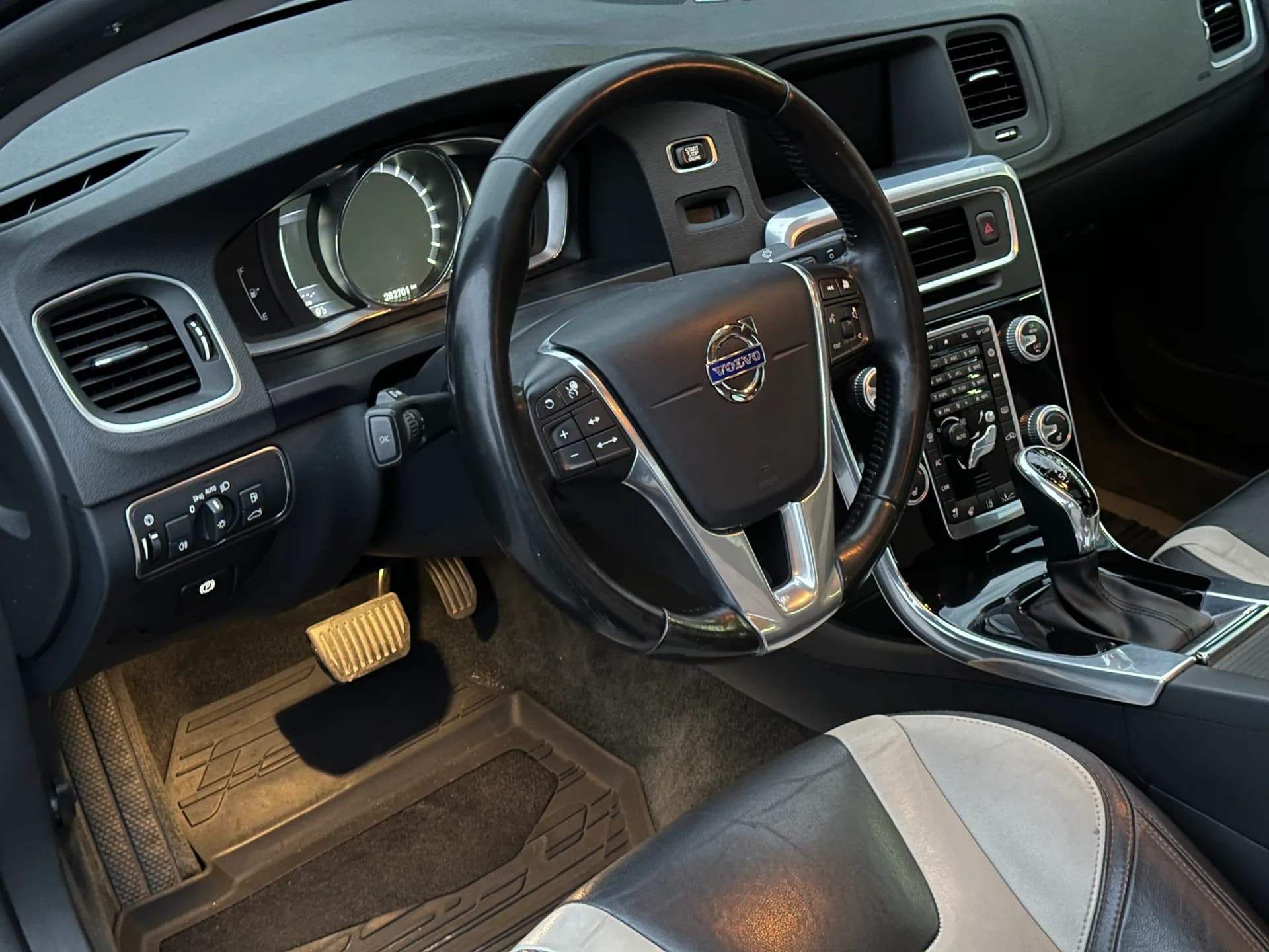 Volvo S60 Cross Country — фото 14