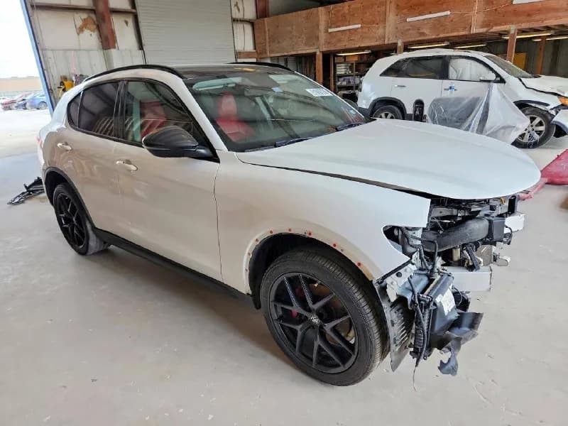 Alfa Romeo Stelvio — фото 3