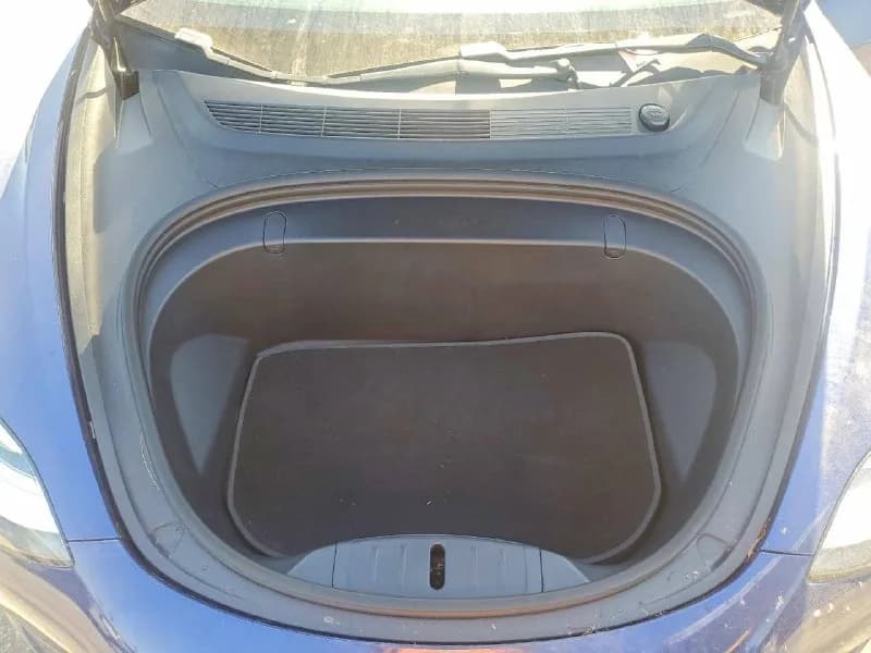 Tesla Model 3 — фото 10