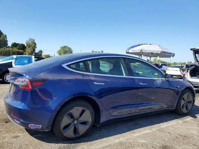 Tesla Model 3 — фото 3