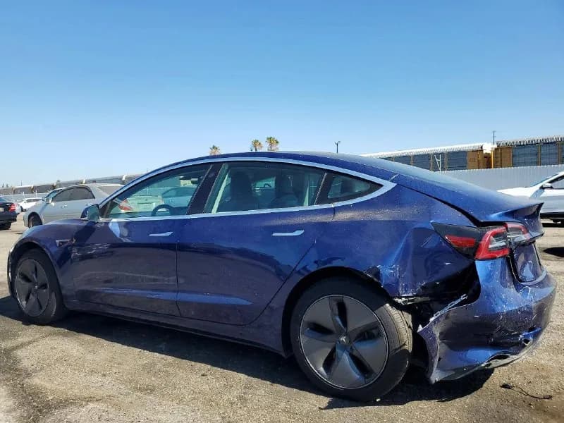 Tesla Model 3 — фото 2