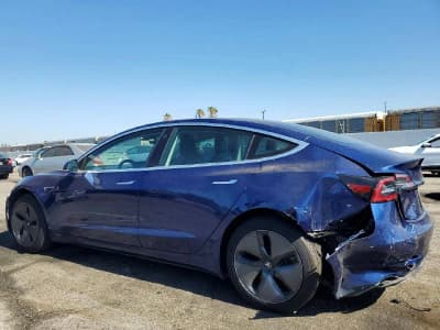 Tesla Model 3 — фото 2