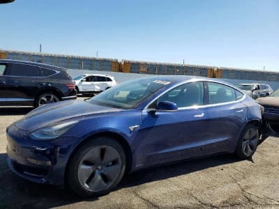 Tesla Model 3 — фото 1