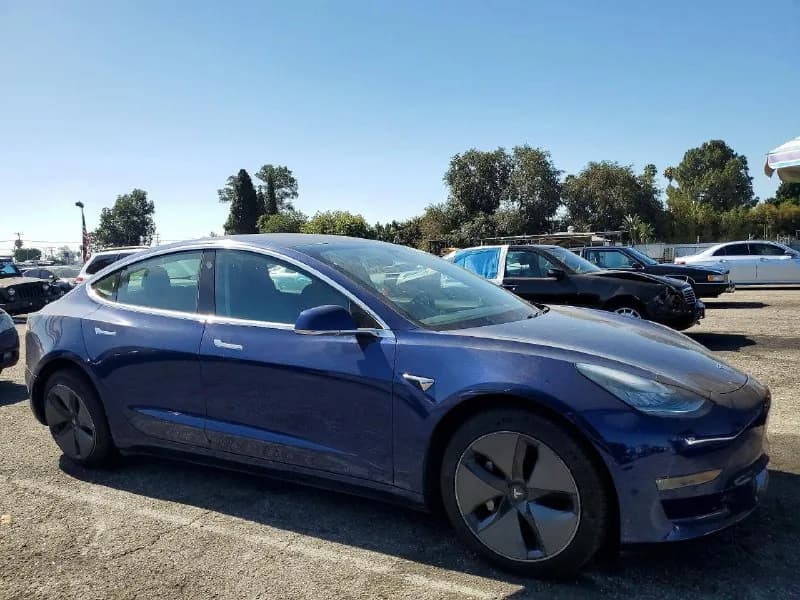 Tesla Model 3 — фото 4