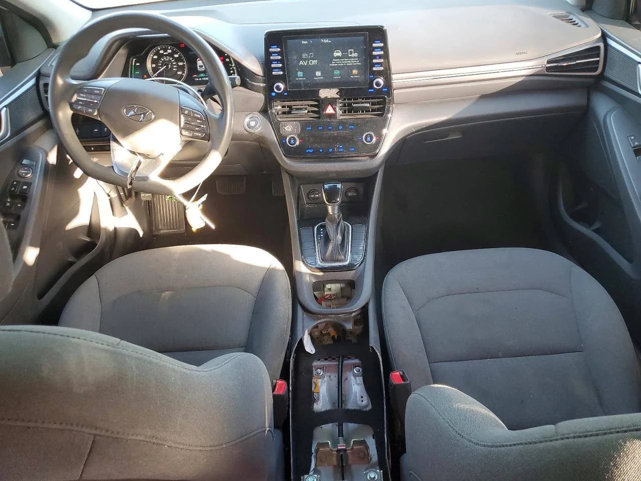 Hyundai Ioniq — фото 8