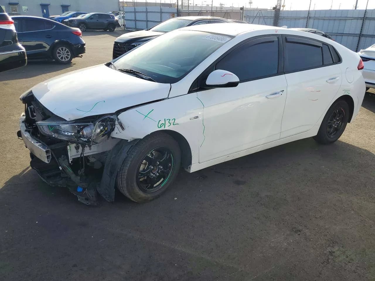 Hyundai Ioniq — фото 1