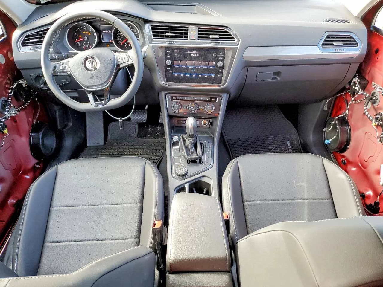 Volkswagen Tiguan — фото 8