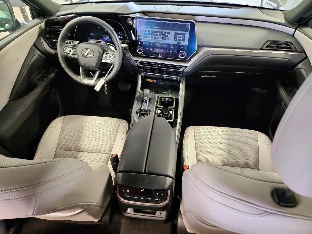 Lexus TX — фото 7