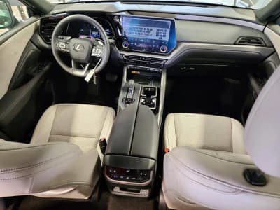 Lexus TX — фото 7