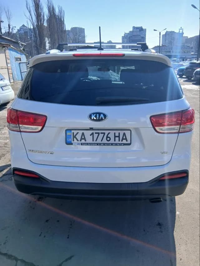 Kia Sorento — фото 5