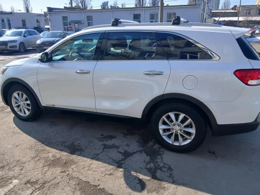 Kia Sorento — фото 10