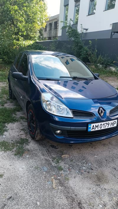 Renault Clio — фото 1