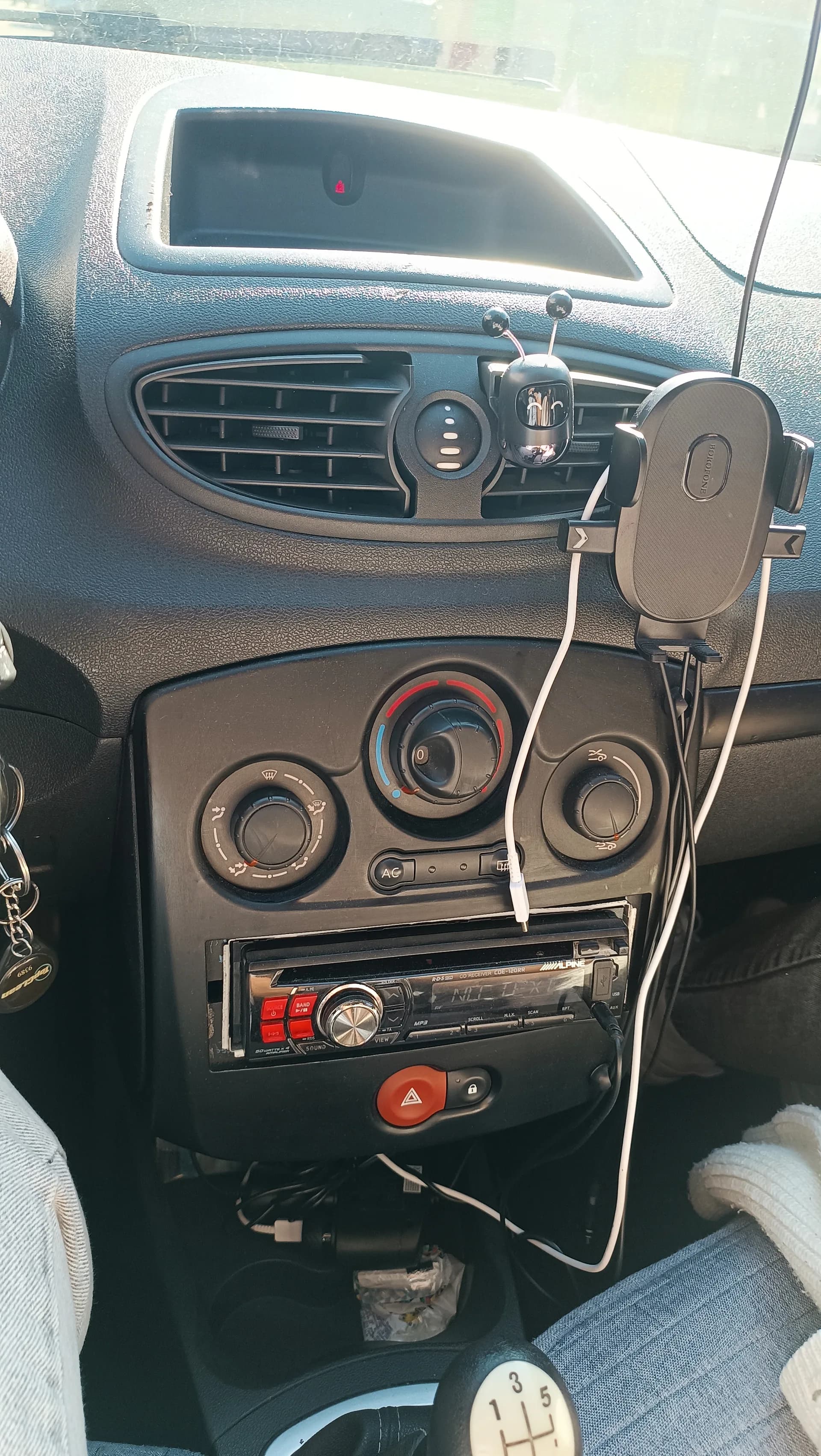 Renault Clio — фото 10