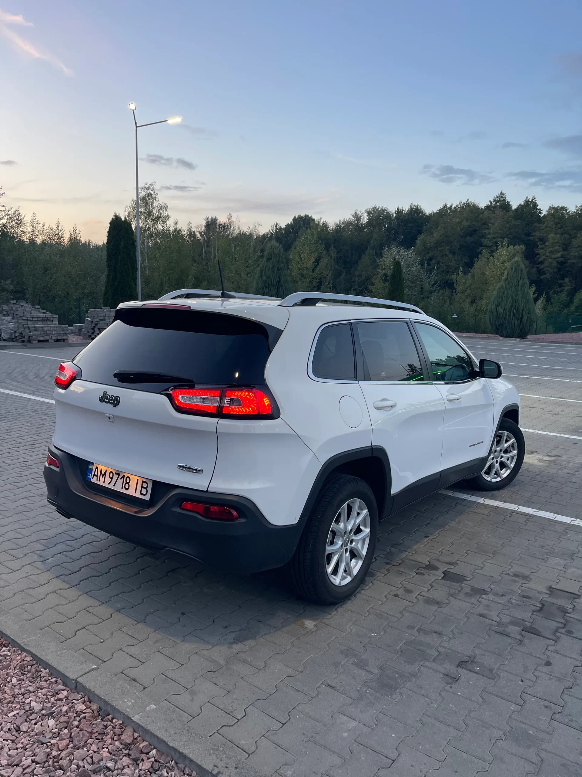 Jeep Cherokee — фото 3