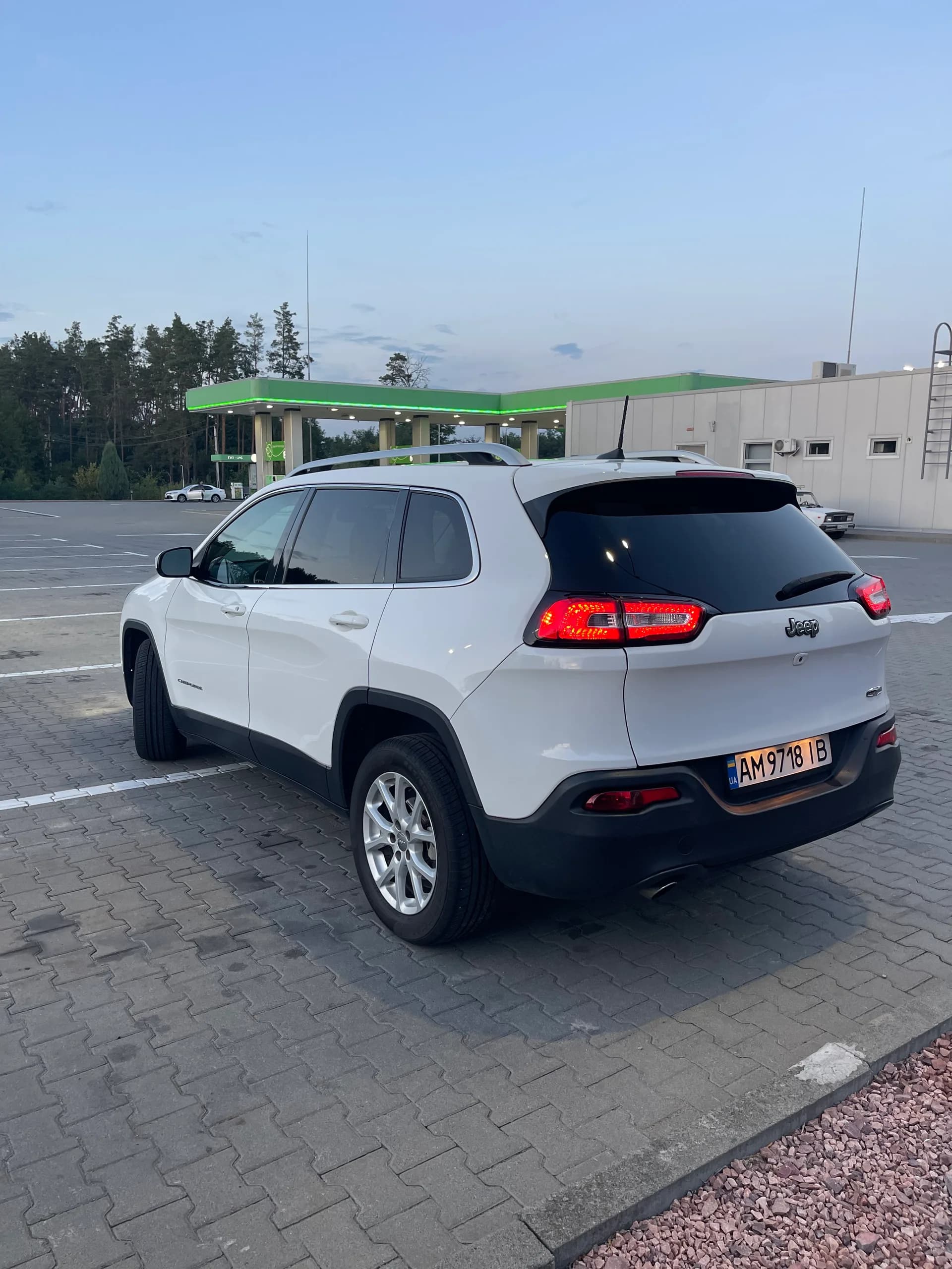 Jeep Cherokee — фото 4