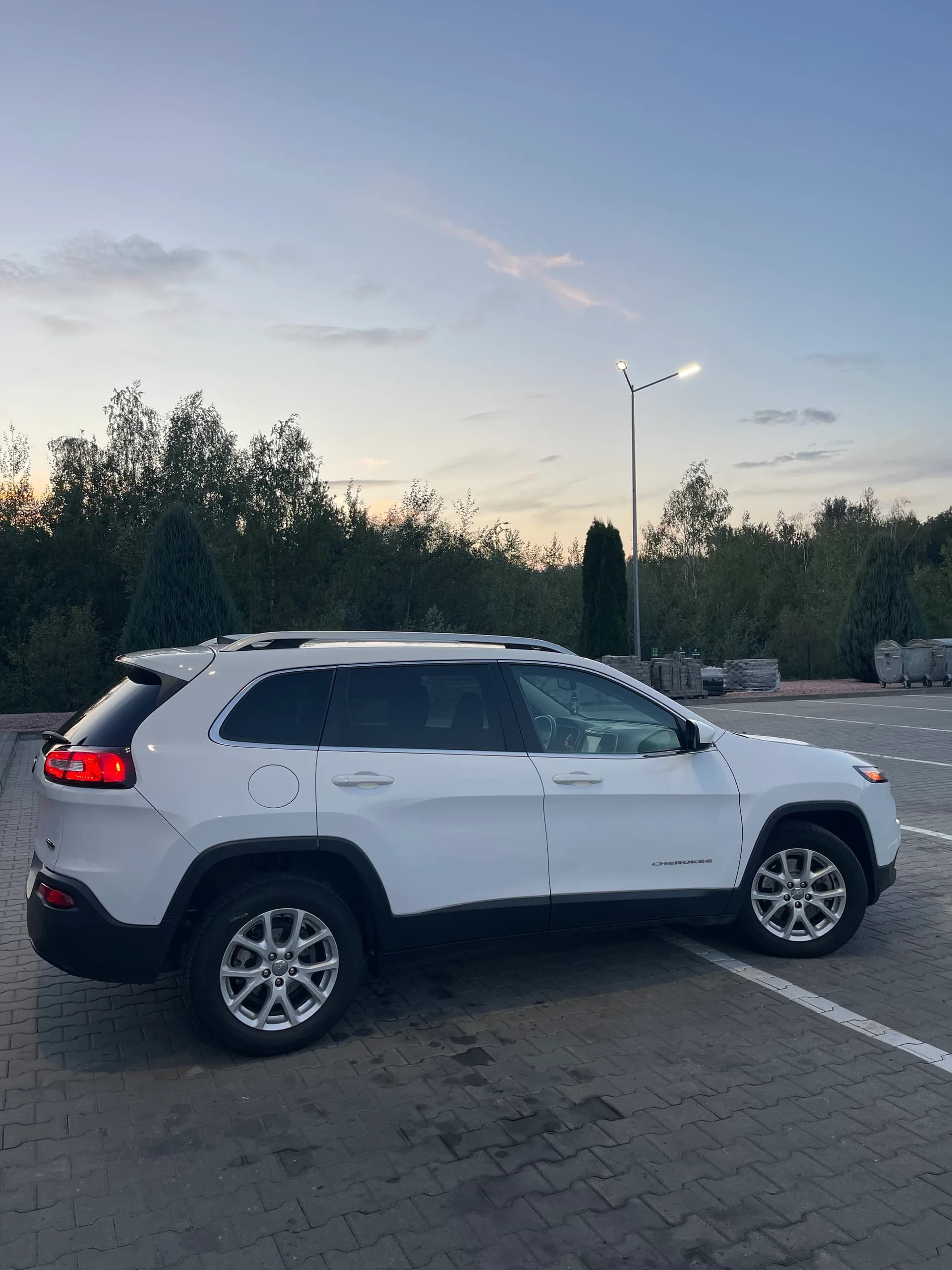 Jeep Cherokee — фото 5