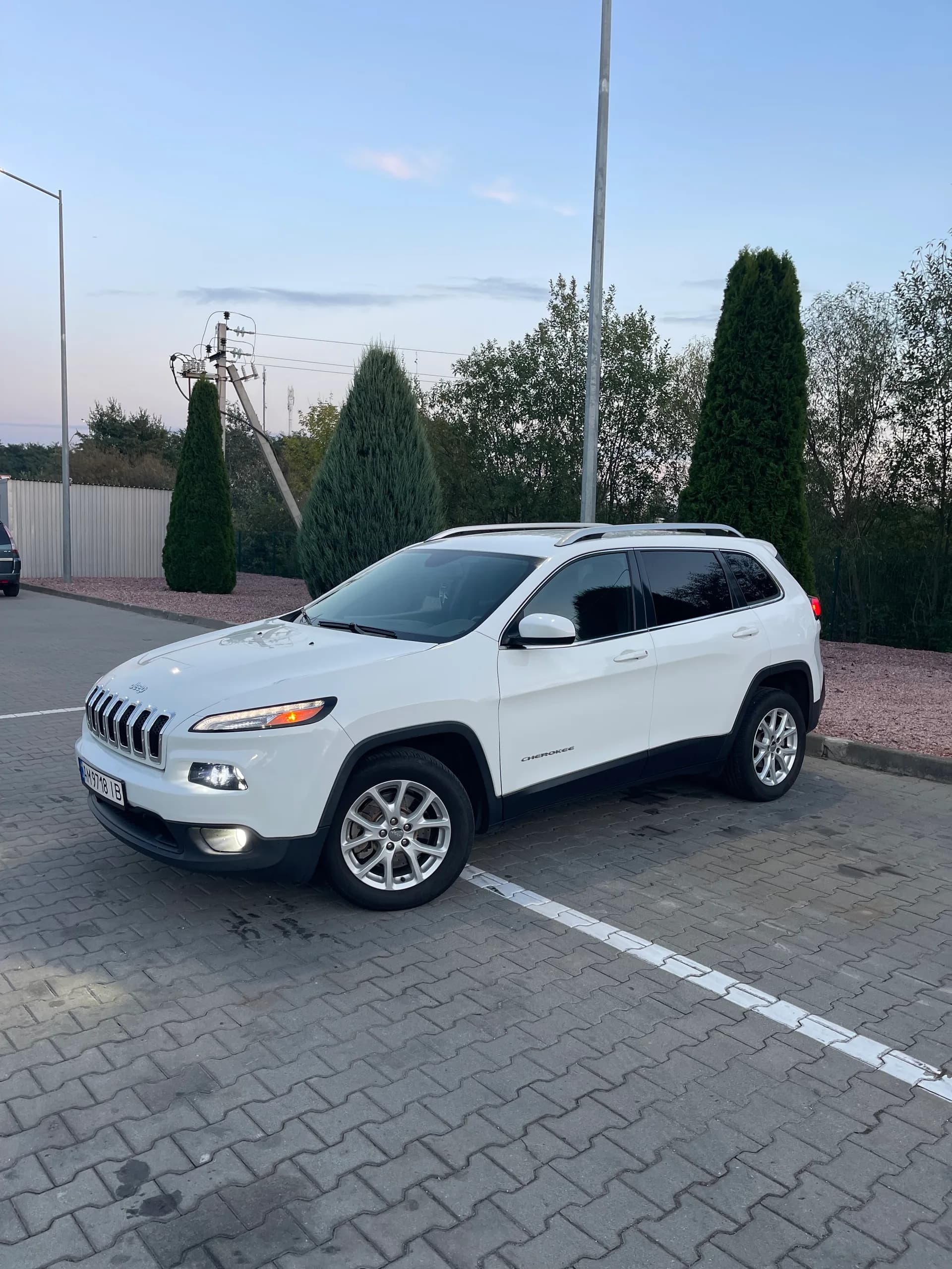 Jeep Cherokee — фото 7