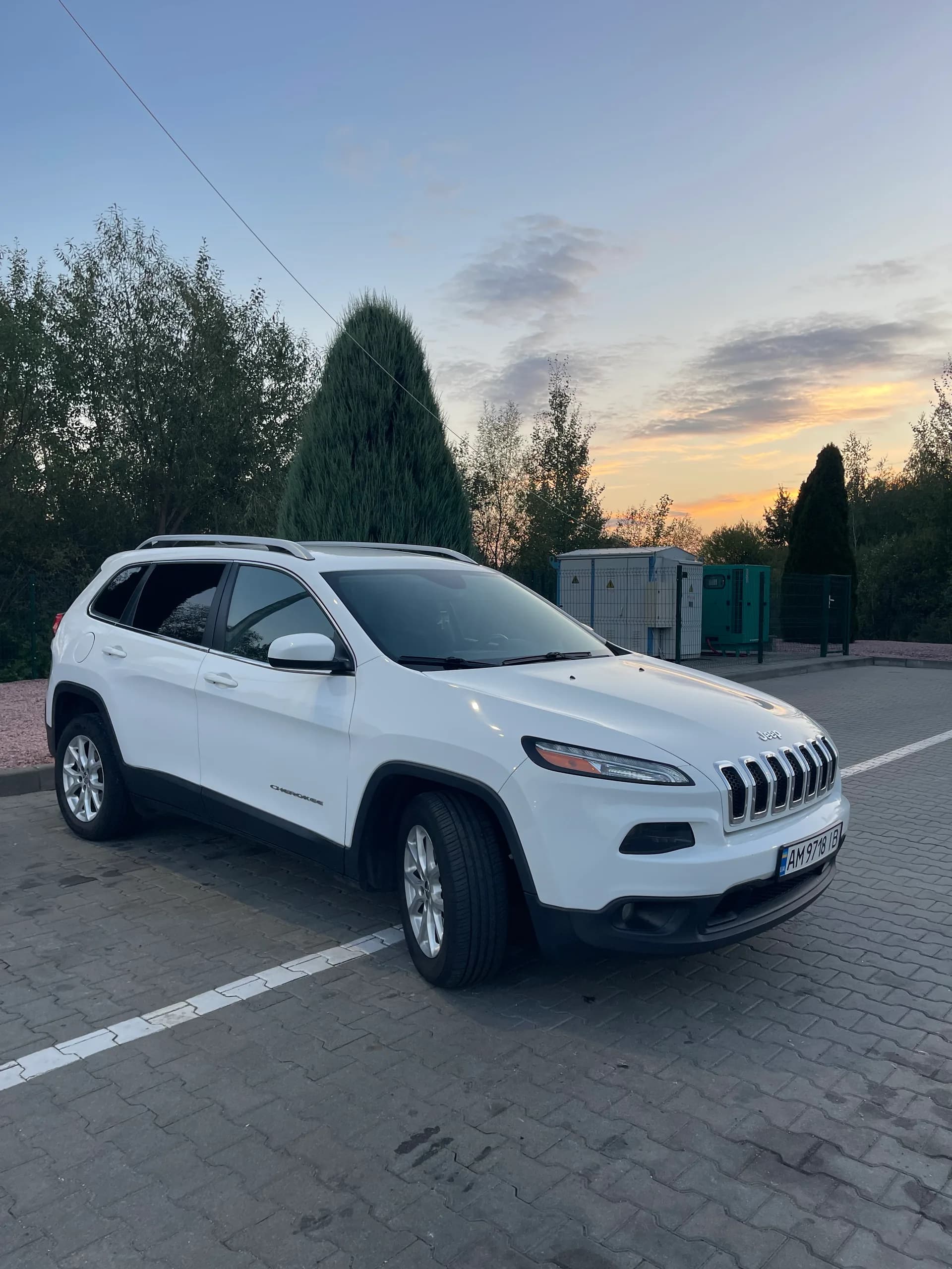 Jeep Cherokee — фото 10