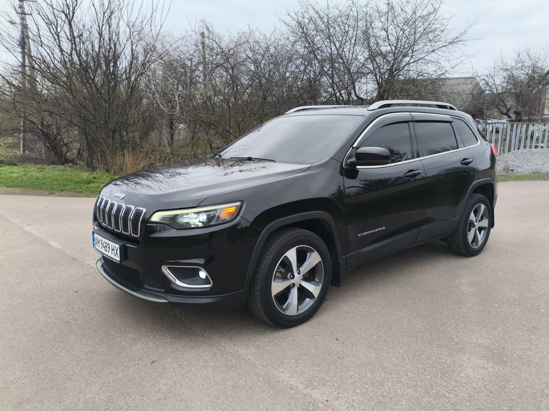 Jeep Cherokee — фото 1