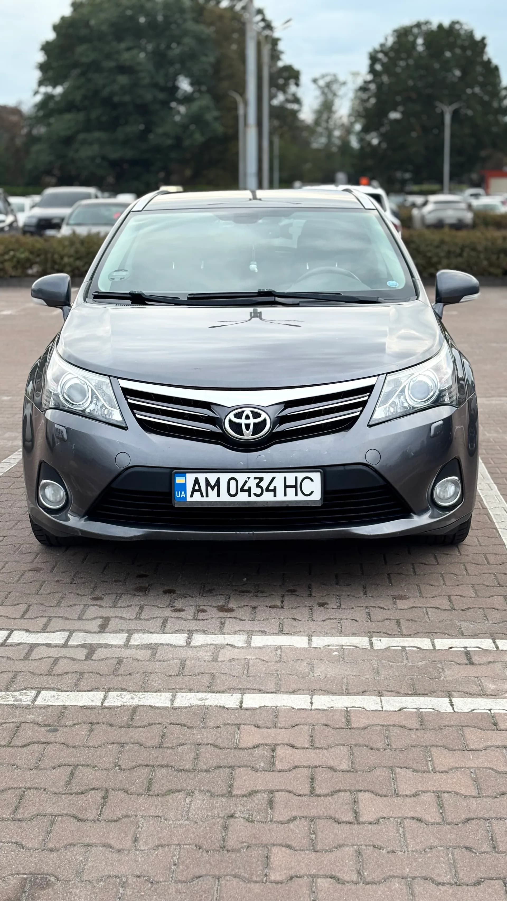 Toyota Avensis — фото 1