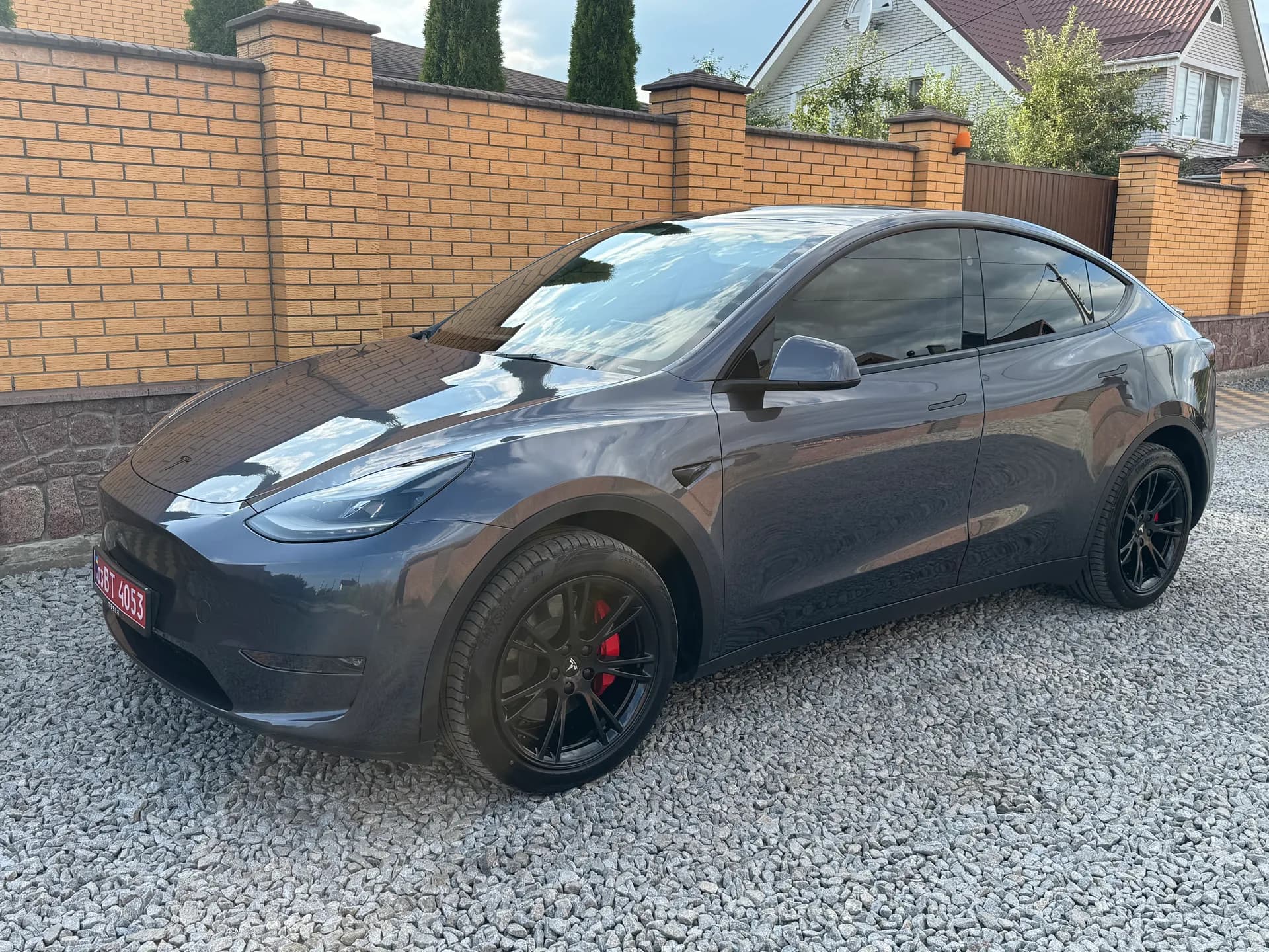 Tesla Model Y — фото 1