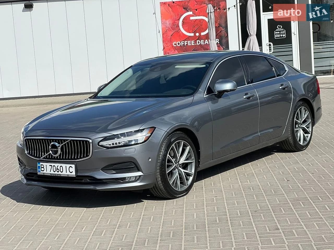 Volvo S90 — фото 1