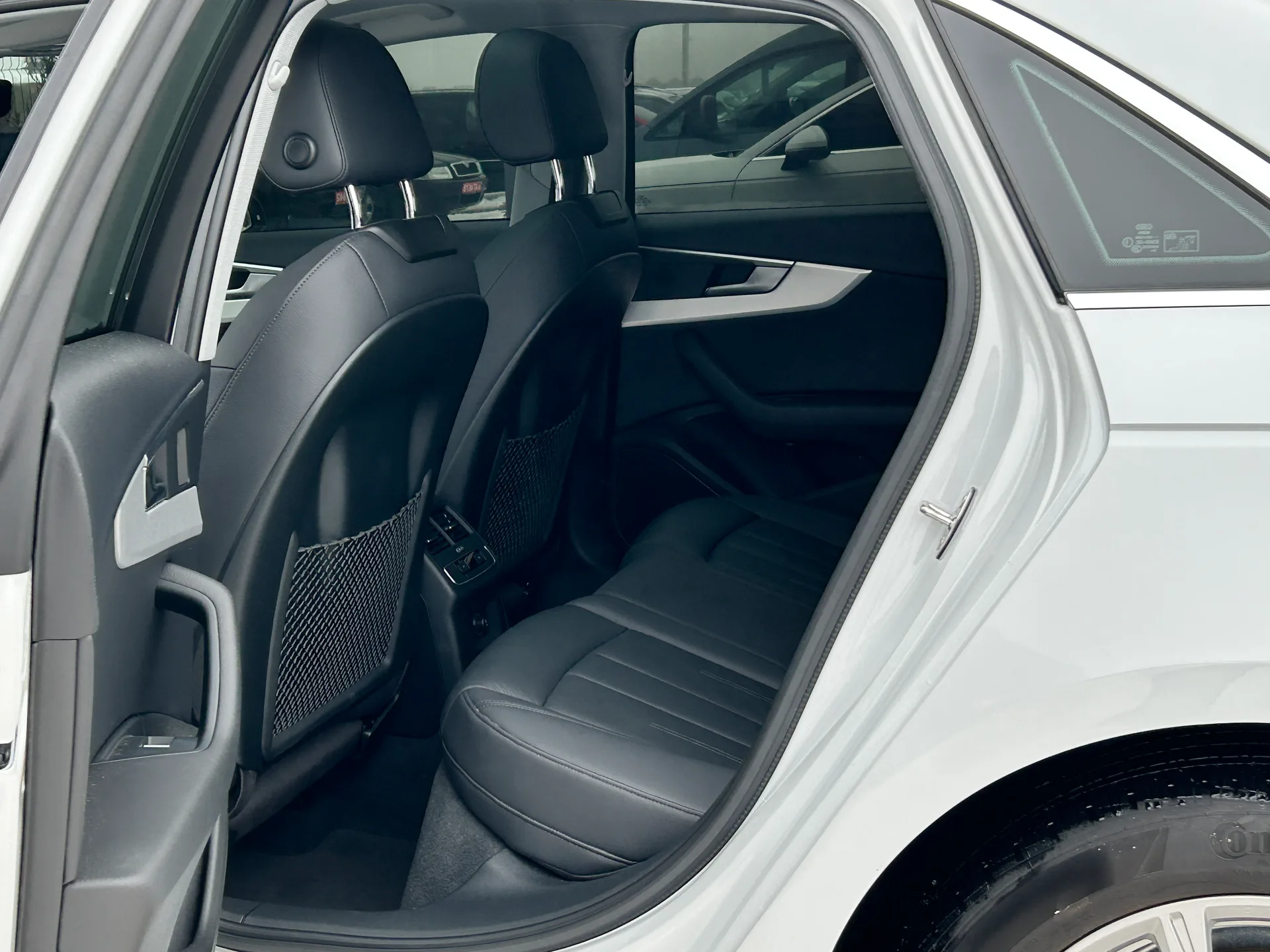 Audi A4 — фото 9