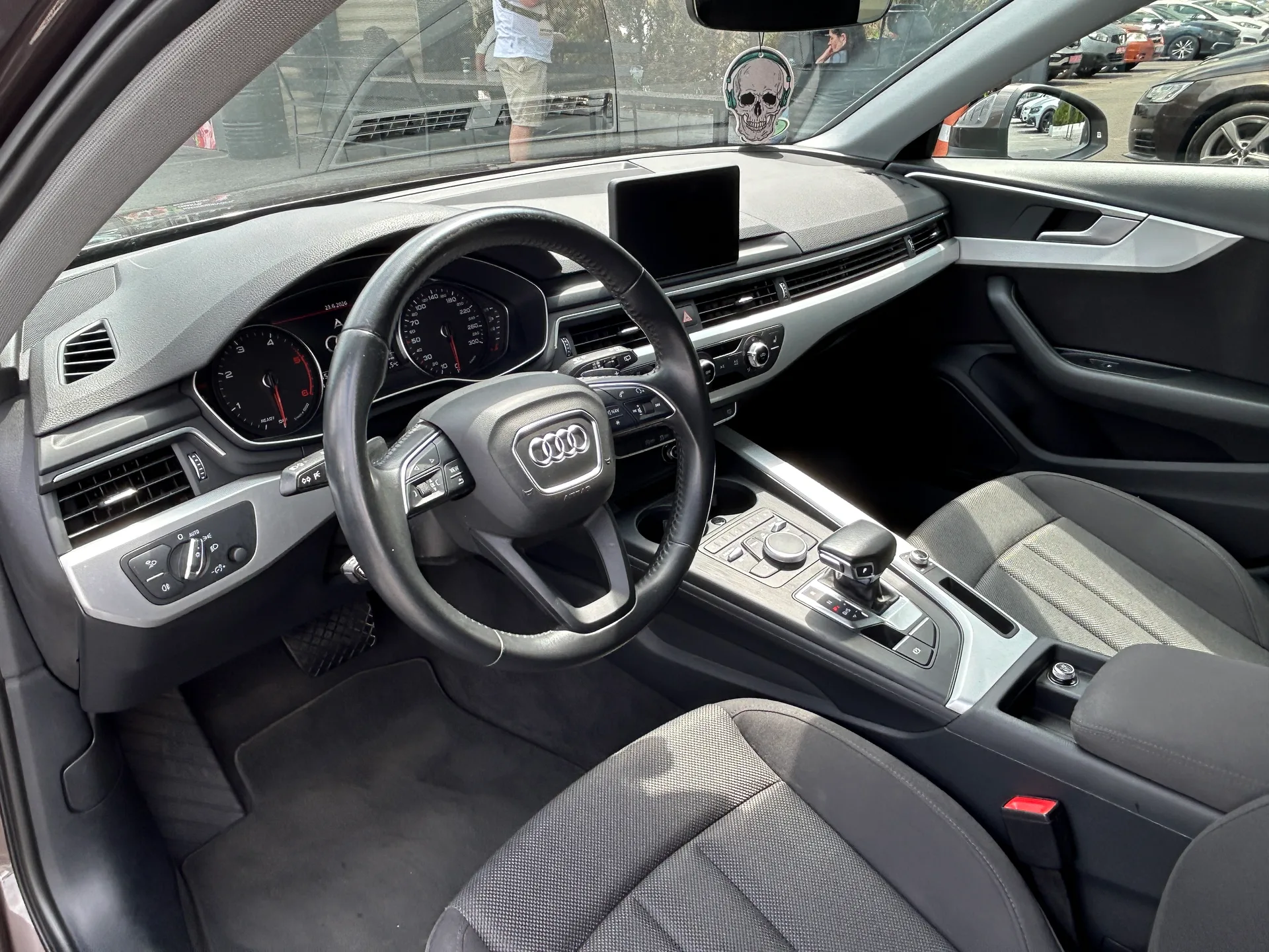 Audi A4 — фото 5