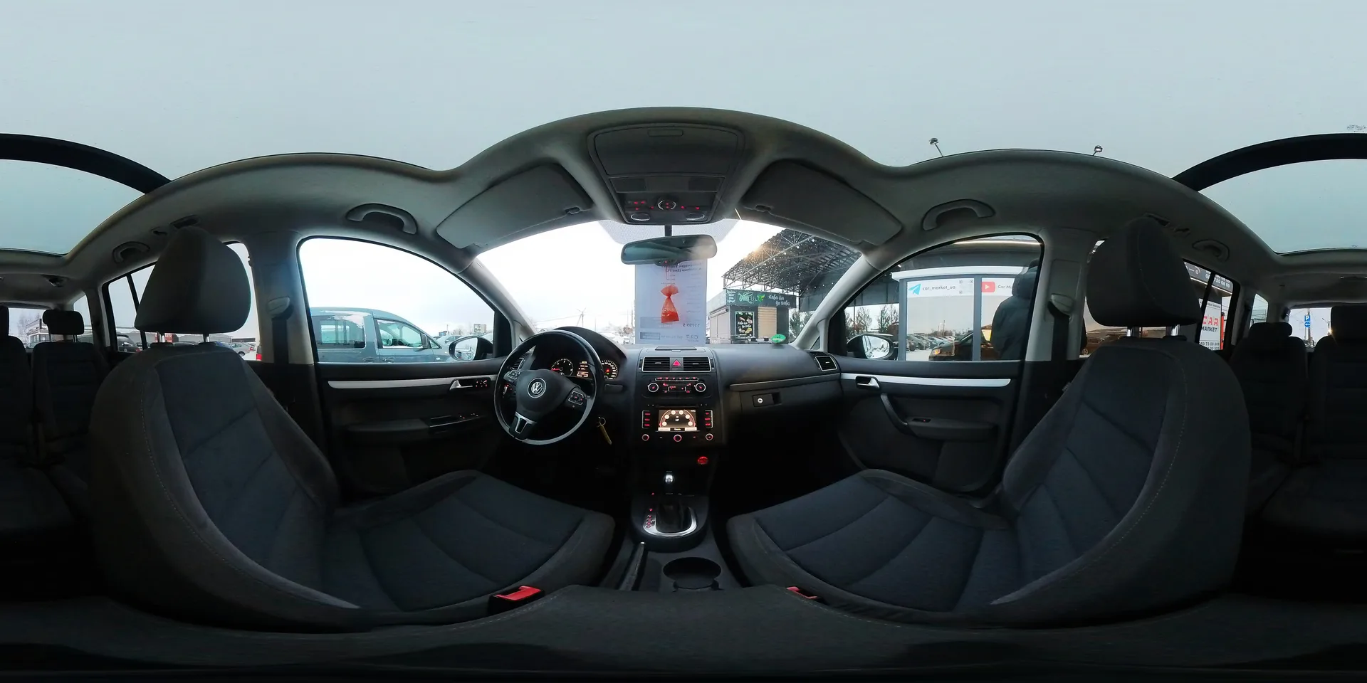 Volkswagen Touran — 360°