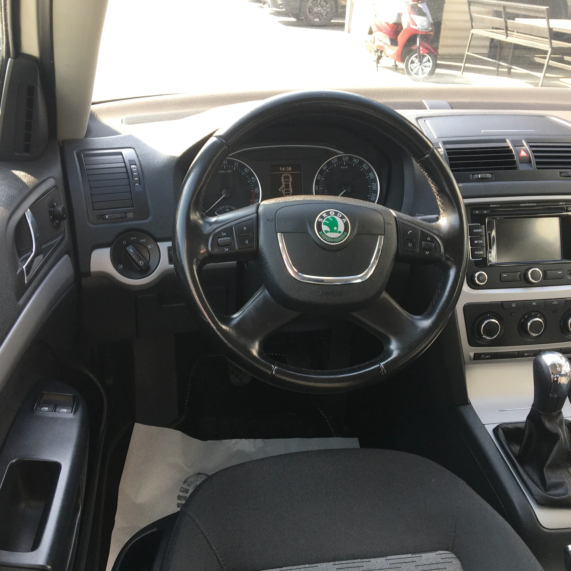 Skoda Octavia — фото 7