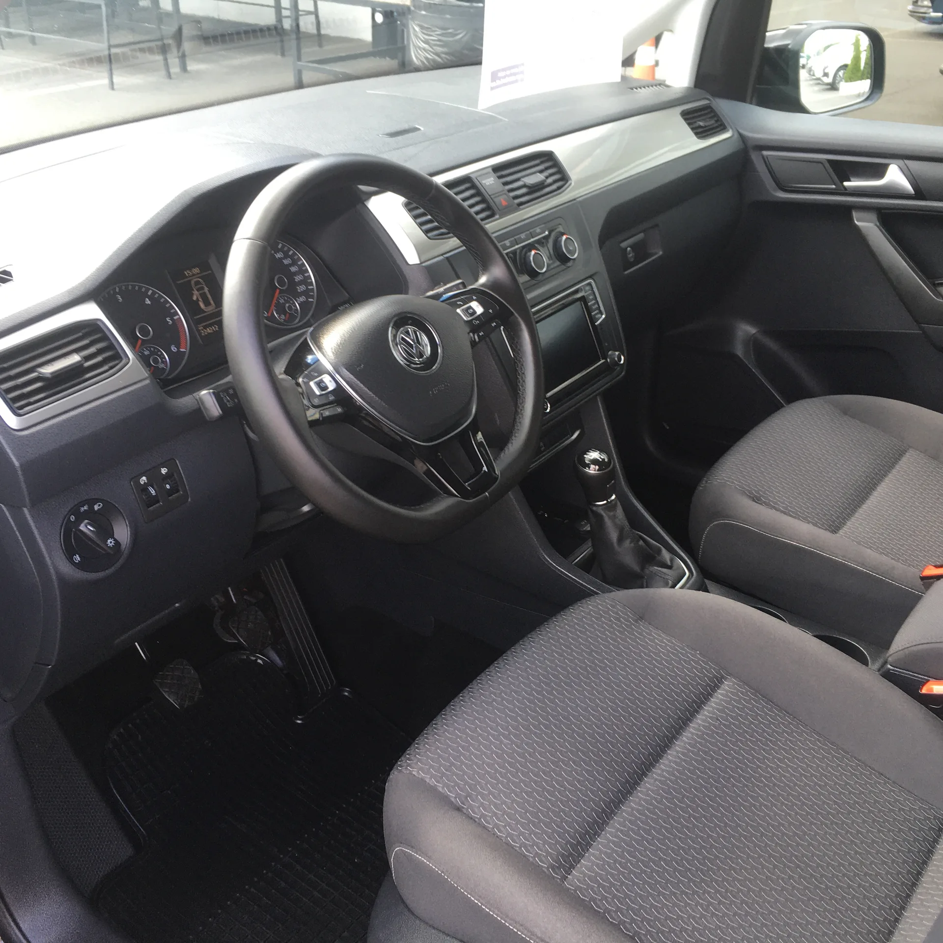 Volkswagen Caddy — фото 7