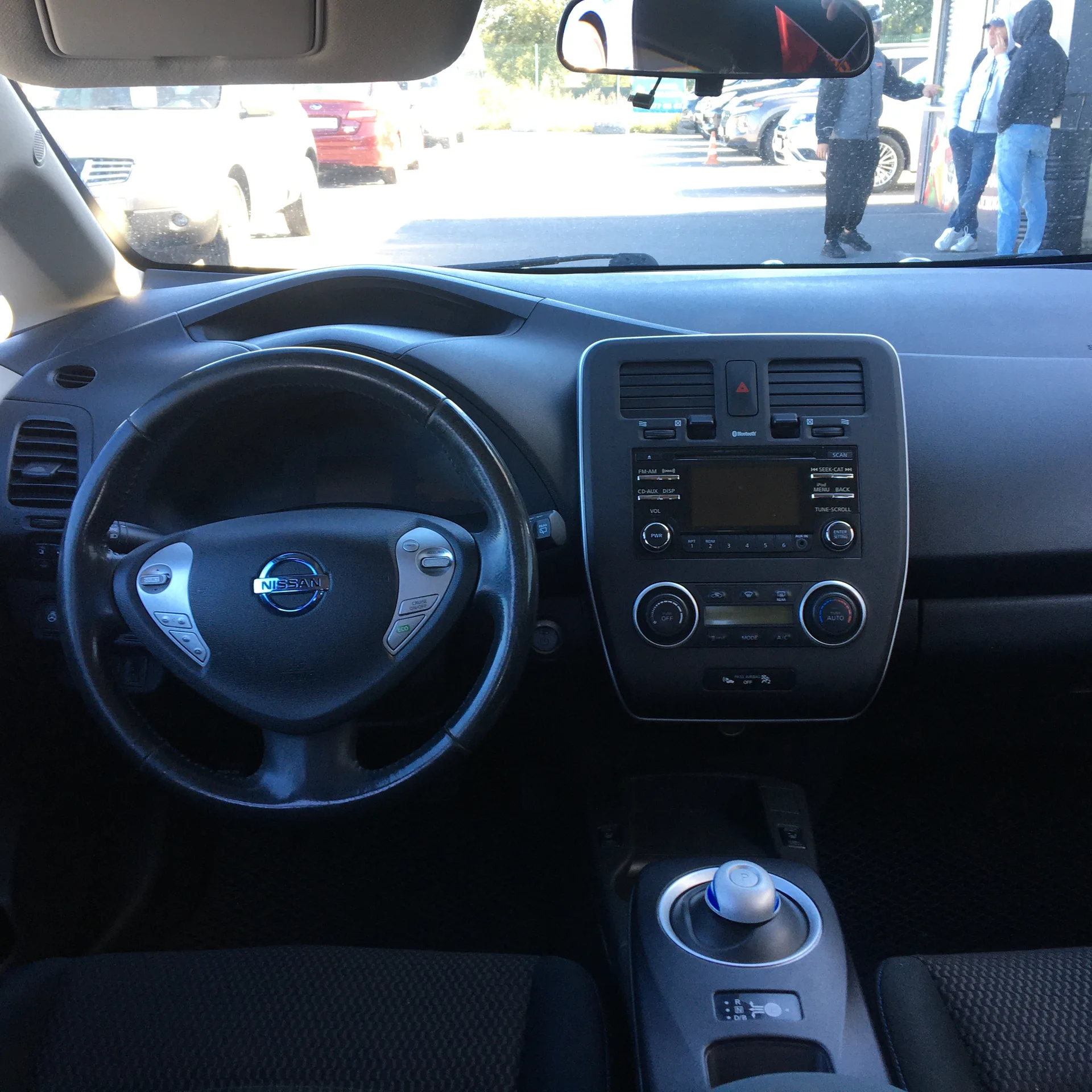 Nissan Leaf — фото 7