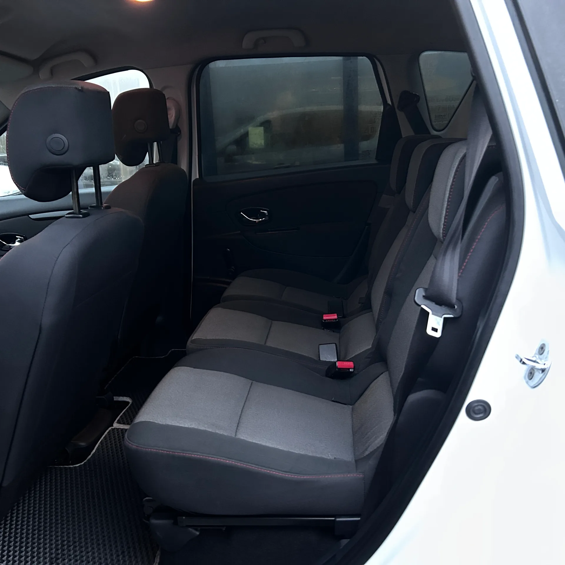 Renault Scenic — фото 7