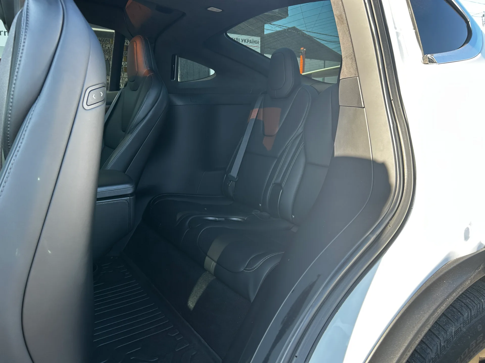 Tesla Model X — фото 9