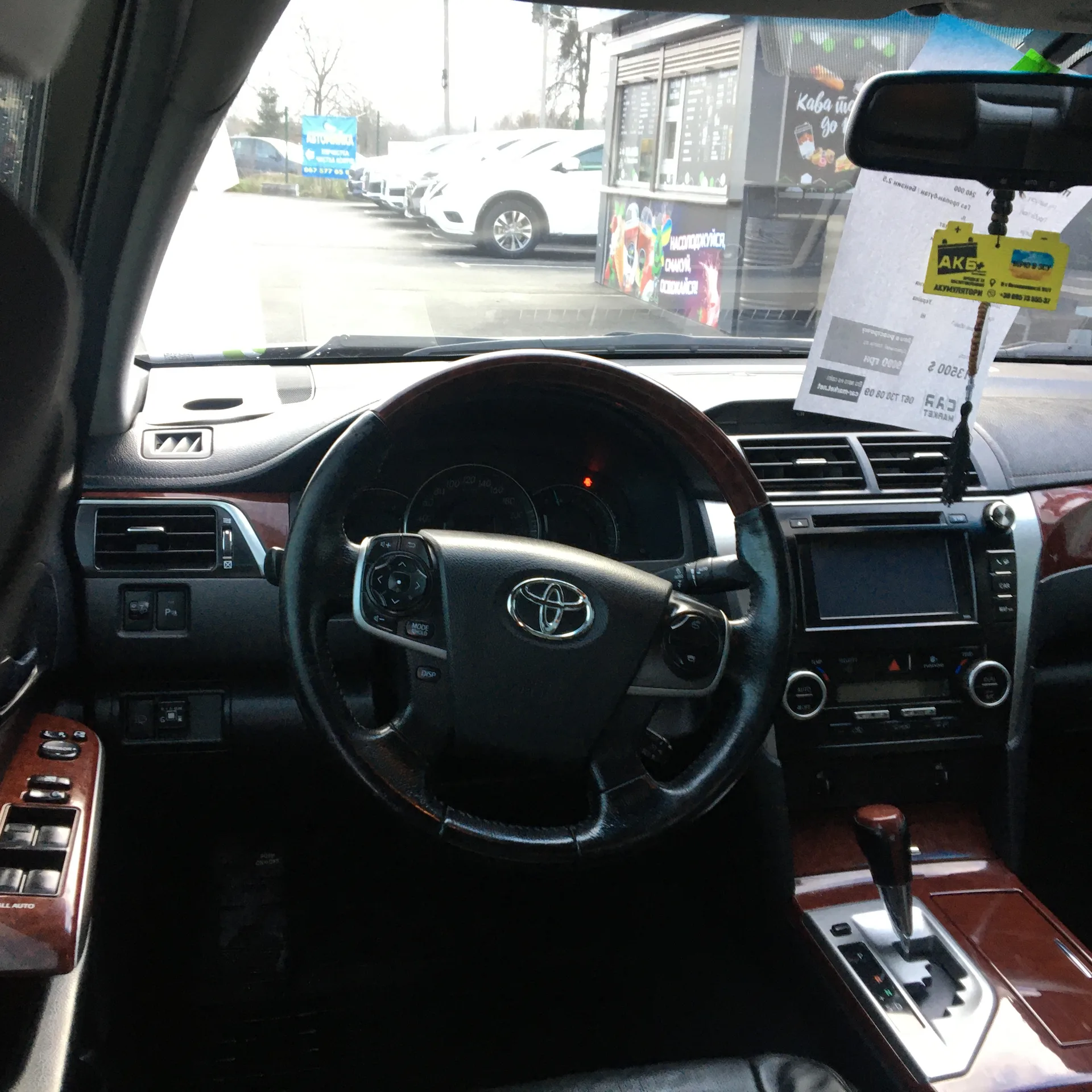 Toyota Camry — фото 5