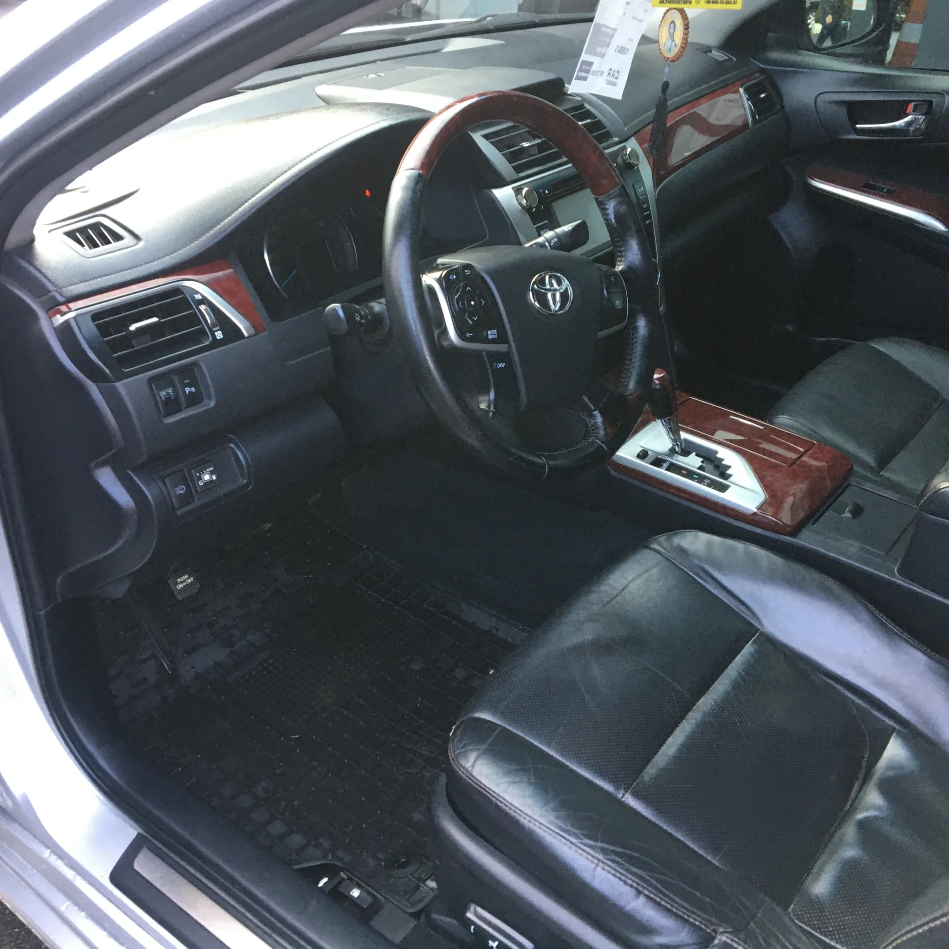 Toyota Camry — фото 6