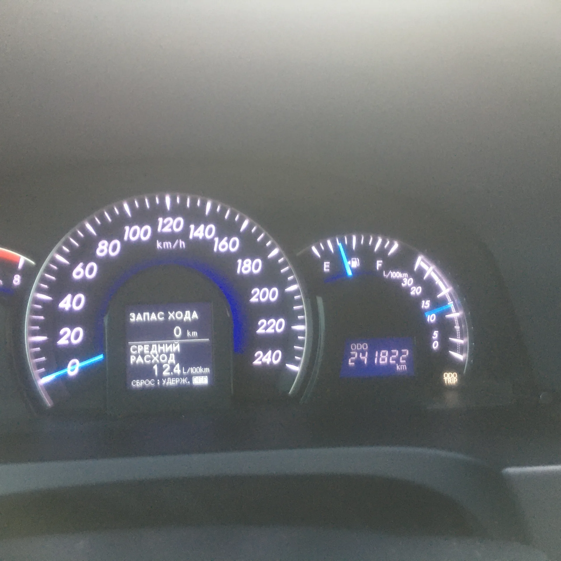 Toyota Camry — фото 8