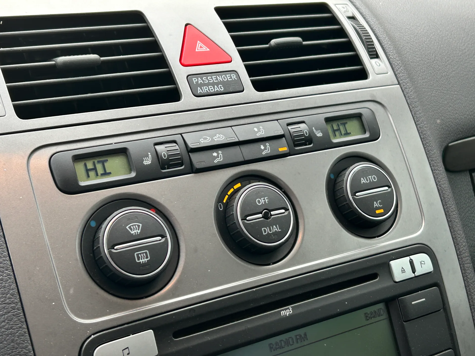 Volkswagen Touran — фото 10