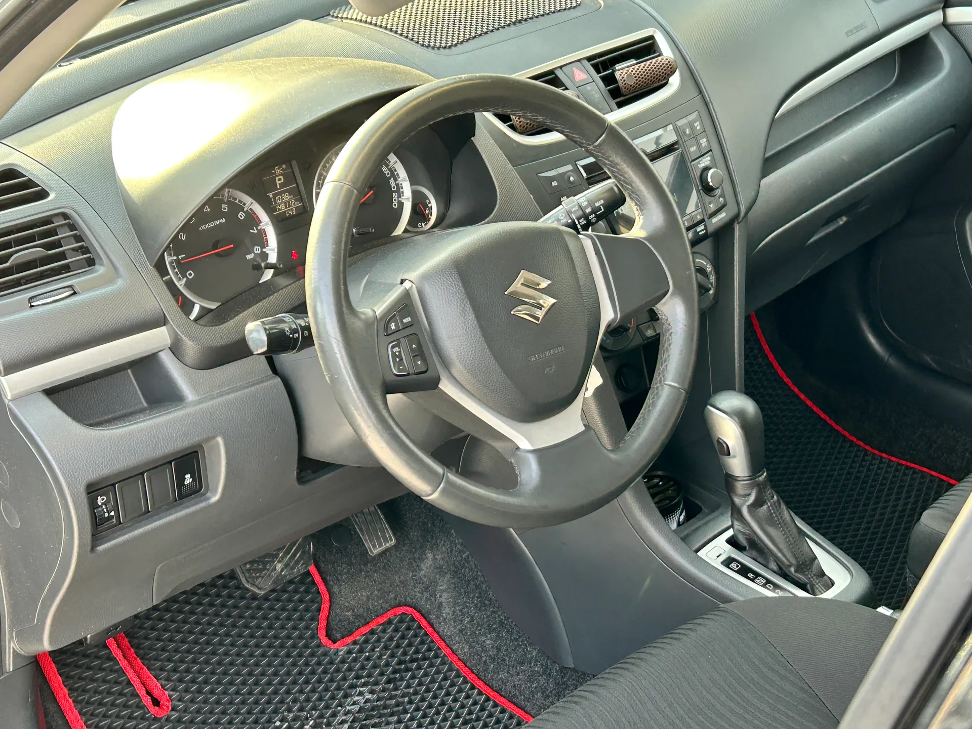 Suzuki Swift — фото 7