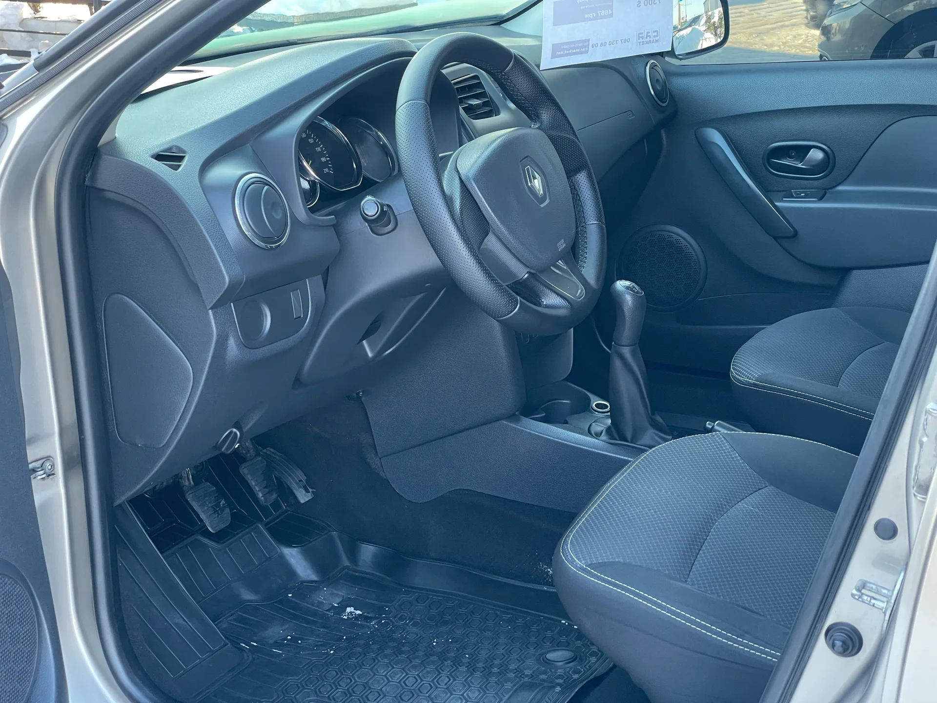 Renault Logan MCV — фото 11