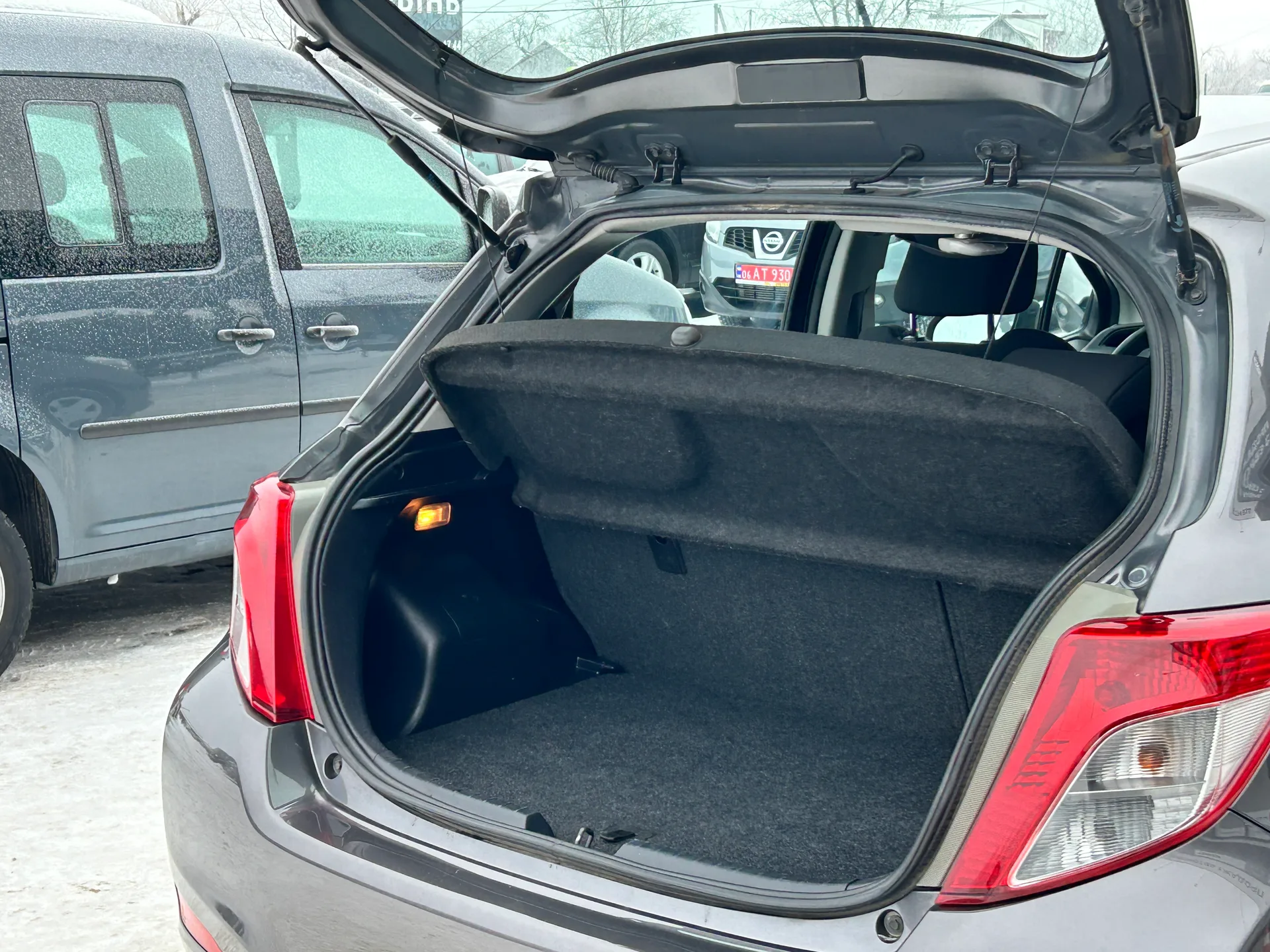 Toyota Yaris — фото 5