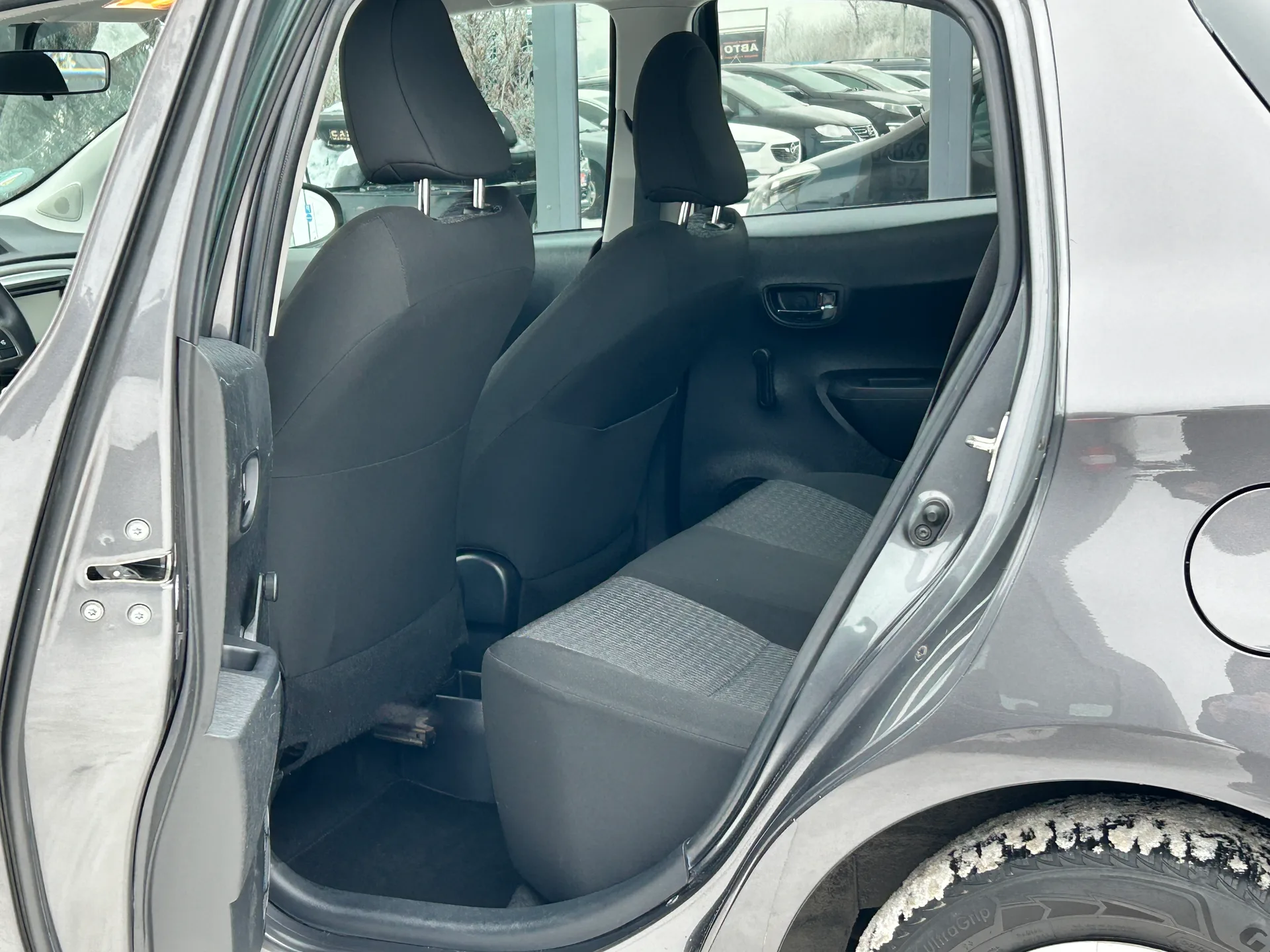 Toyota Yaris — фото 7